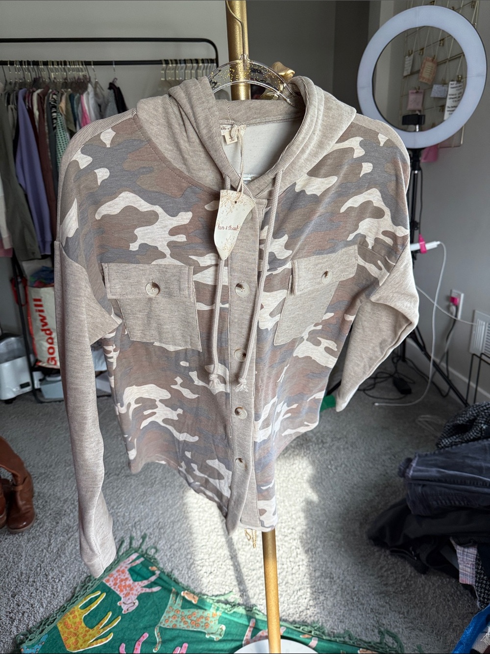 Nwt Hem & Thread Women’s Beige Camo Hooded Top Button Down Small - Picture 2 of 5